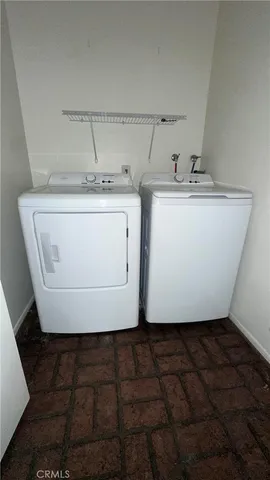 a view of utility room