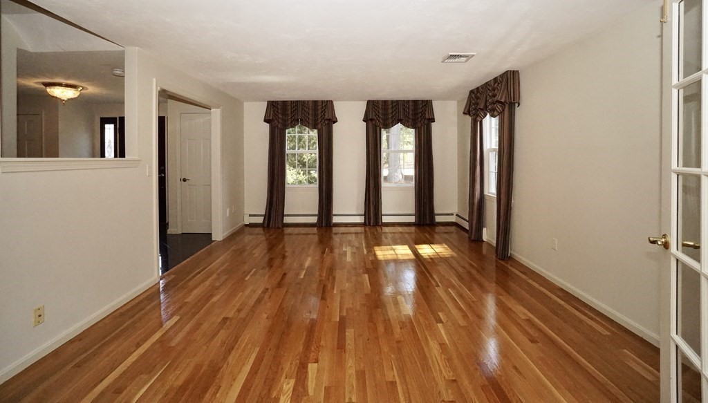 8 Valley Forge Way Foxboro, MA 02035 - Photo 18 of 37