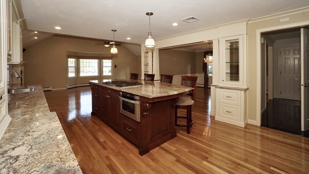 8 Valley Forge Way Foxboro, MA 02035 - Photo 7 of 37