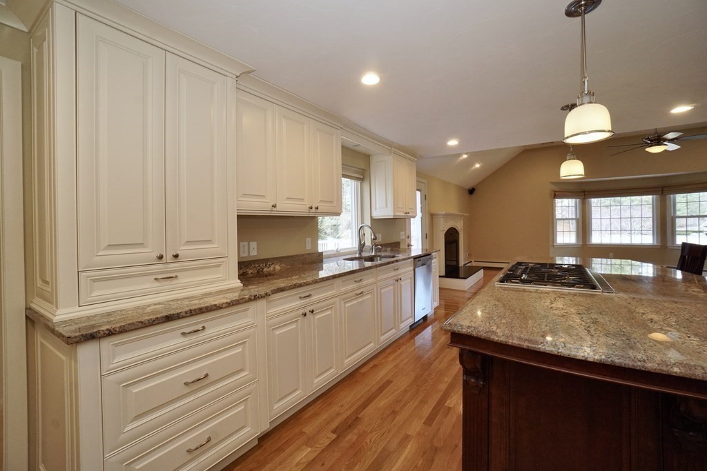 8 Valley Forge Way Foxboro, MA 02035 - Photo 8 of 37