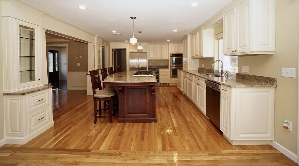 8 Valley Forge Way Foxboro, MA 02035 - Photo 9 of 37