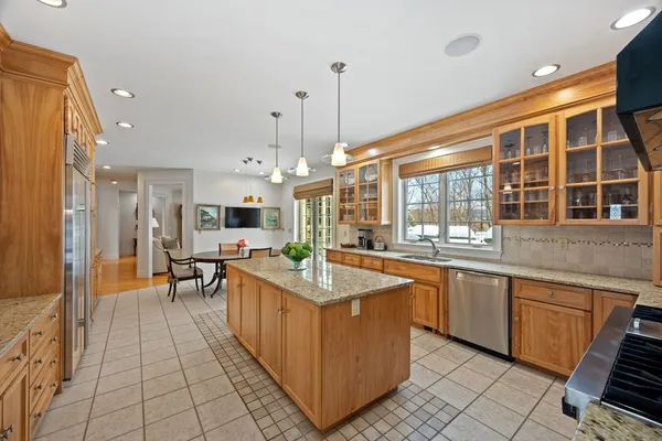 $1,500,000 | 6 Eveningstar Drive, Amherst, MA 01002