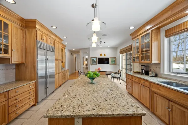 $1,500,000 | 6 Eveningstar Drive, Amherst, MA 01002