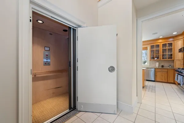 $1,500,000 | 6 Eveningstar Drive, Amherst, MA 01002