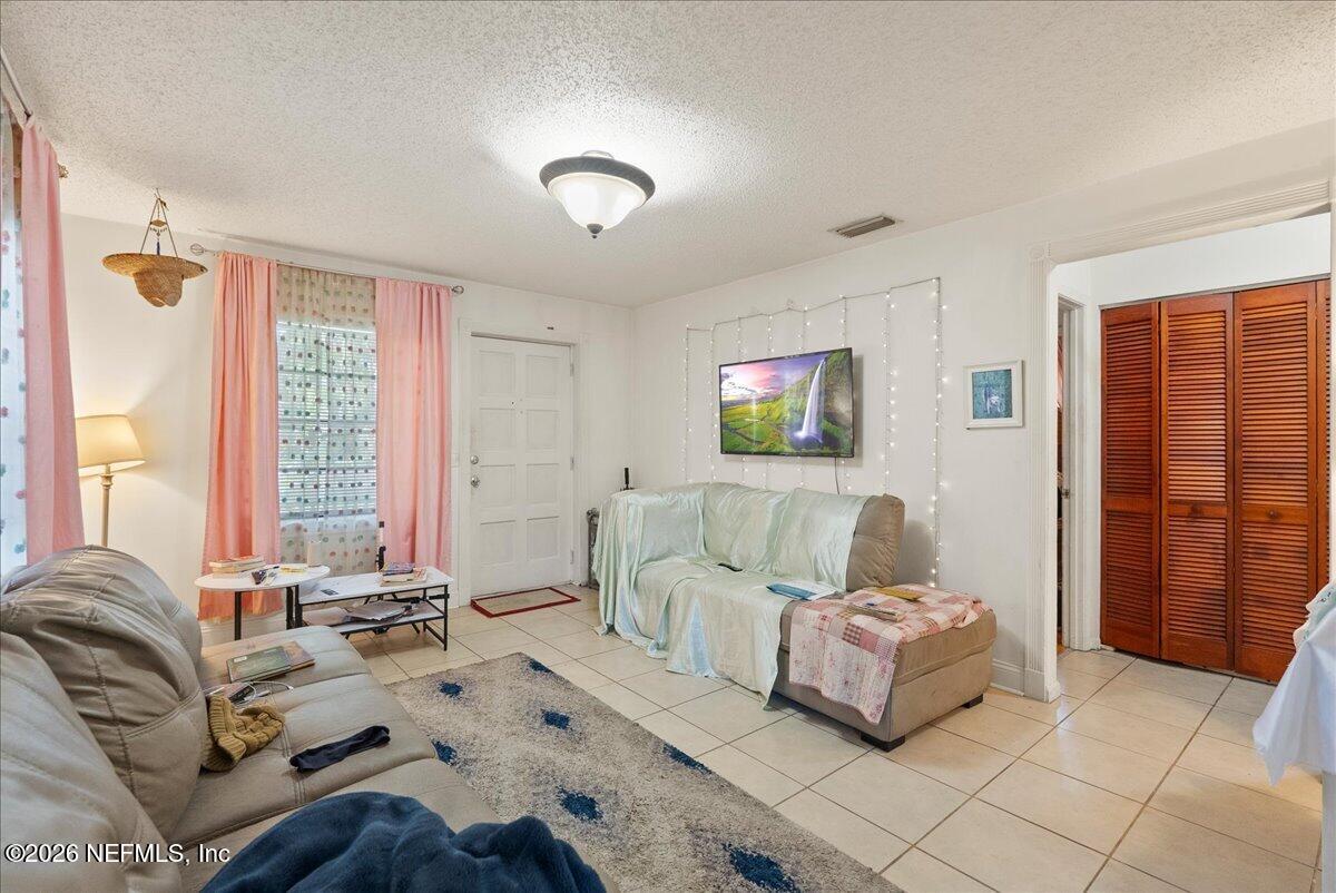 2910 Post Street Jacksonville, FL 32205 - Photo 18 of 34 a living room with furniture and large windows