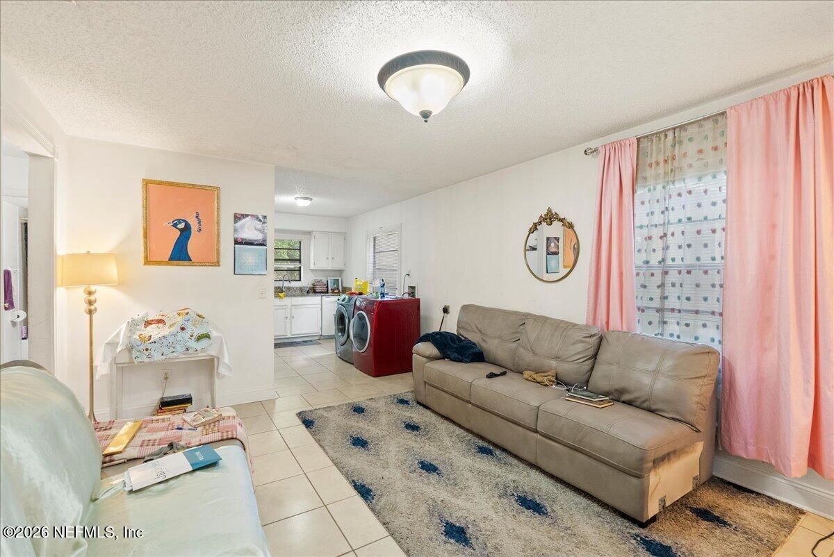 2910 Post Street Jacksonville, FL 32205 - Photo 20 of 34 a living room with furniture and a window