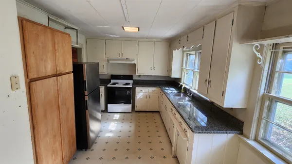 $249,000 | 45 Chase Street, Claremont, NH 03743