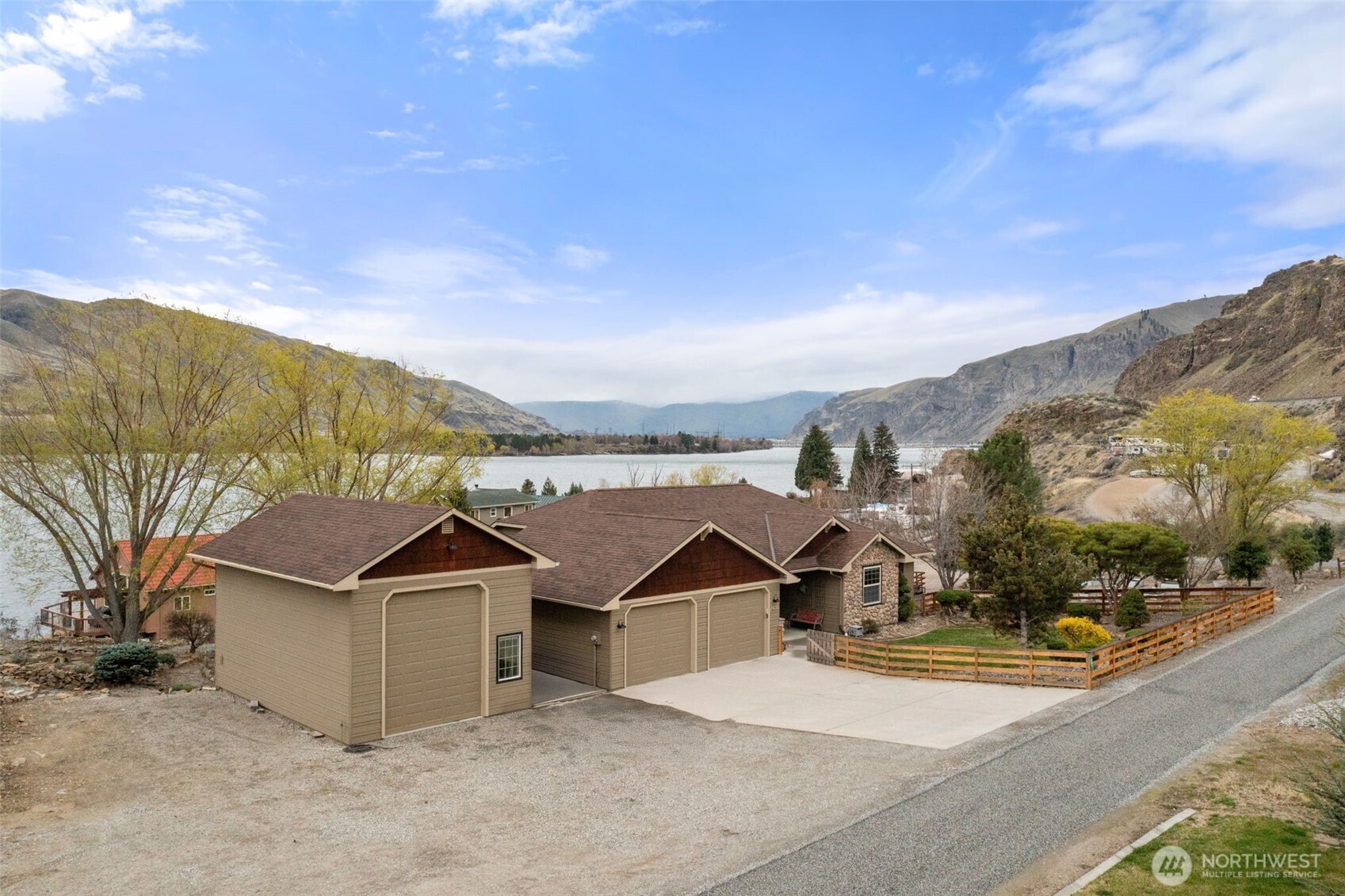 7491 Pot O Gold Lane Wenatchee, WA 98801 - Photo 1 of 38