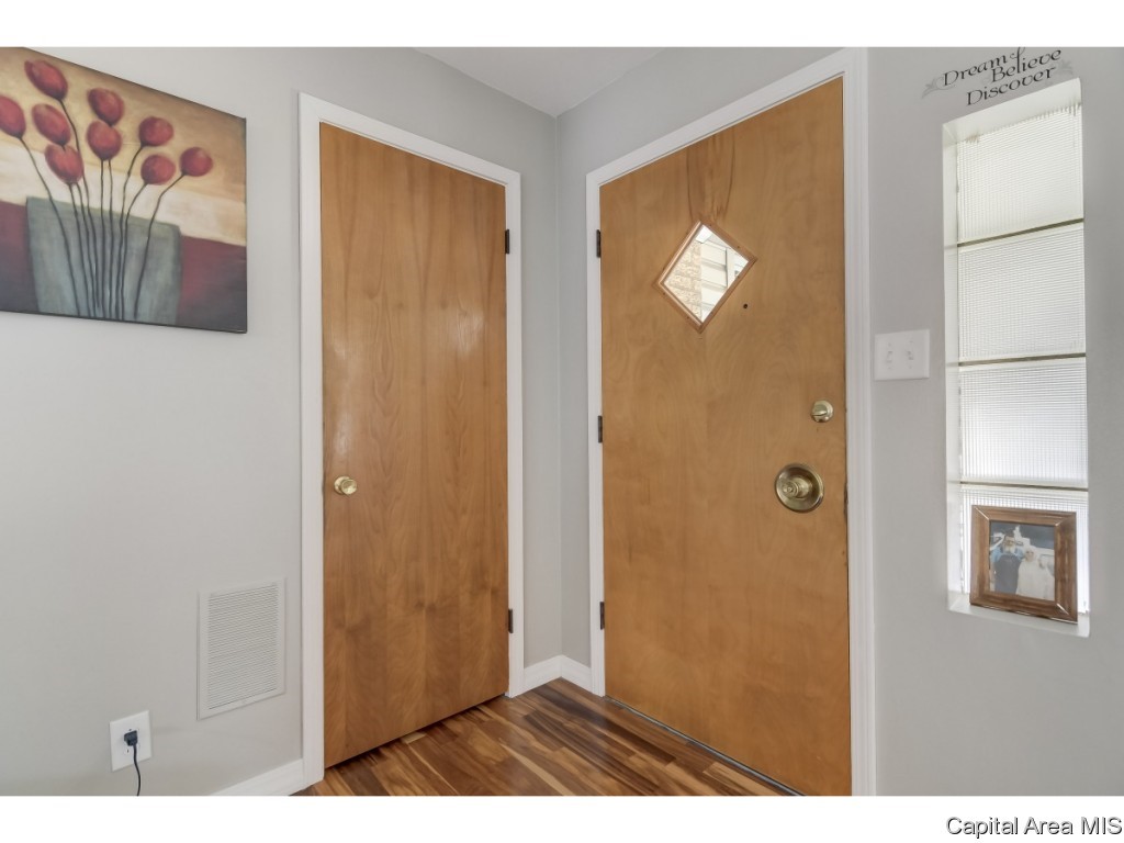 43 Radcliff Road Springfield, IL 62703 - Photo 5 of 36