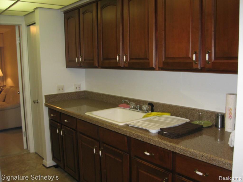 4045 West Maple Road Bloomfield Hills, MI 48301 - Photo 13 of 24