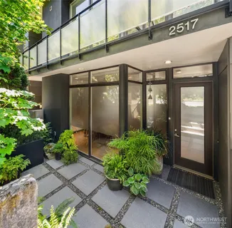 $889,000 | 2517 13th Avenue South, Seattle, WA 98144