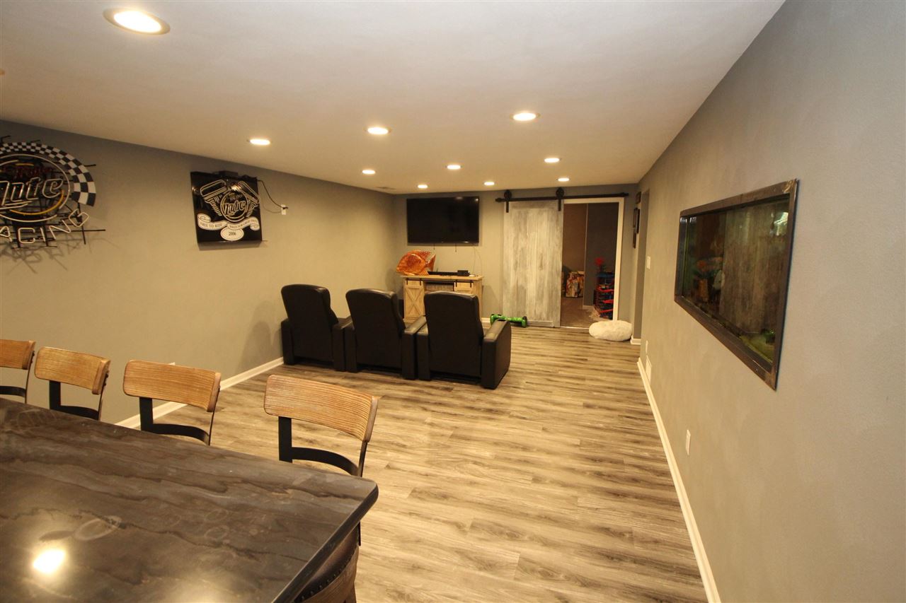 3684 Valerie Road Roscoe, IL 61073 - Photo 17 of 26 a living room with furniture