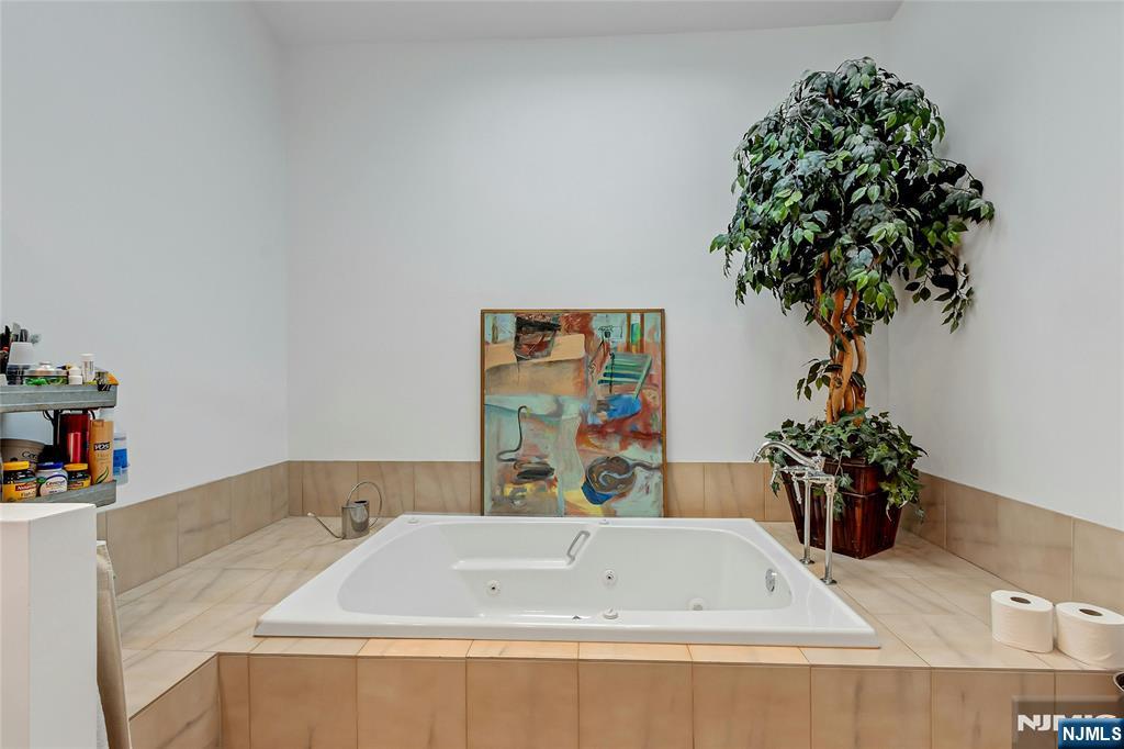 15 Colonial Road Tenafly, NJ 07670 - Photo 33 of 40