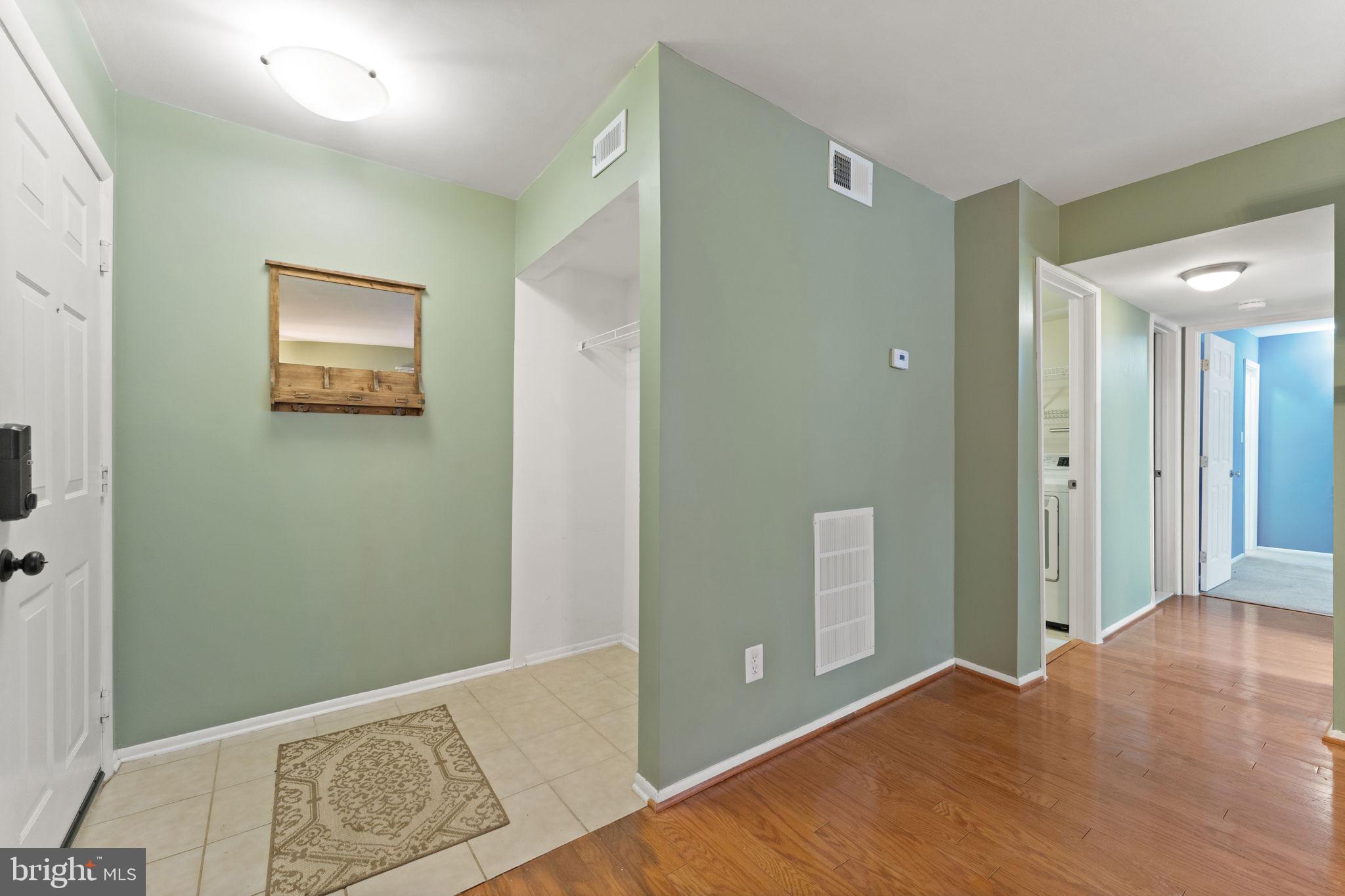 1725 Ascot Way, Unit 1725D Reston, VA 20190 - Photo 3 of 28 Foyer