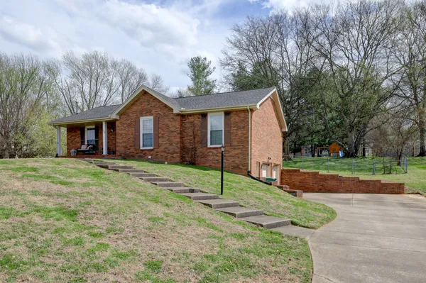 $301,900 | 1909 Claymont Drive, Clarksville, TN 37040