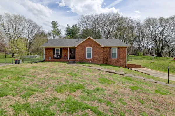 $301,900 | 1909 Claymont Drive, Clarksville, TN 37040