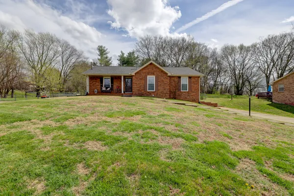 $301,900 | 1909 Claymont Drive, Clarksville, TN 37040