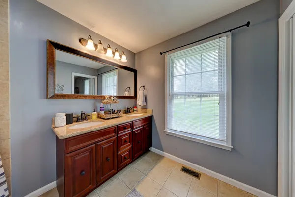 $301,900 | 1909 Claymont Drive, Clarksville, TN 37040