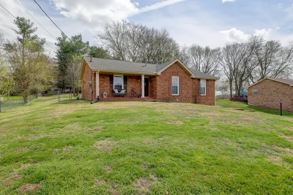 $301,900 | 1909 Claymont Drive, Clarksville, TN 37040