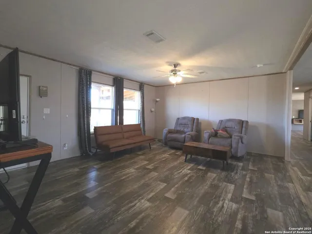 $370,000 | 290 River Park Road, Luling, TX 78648