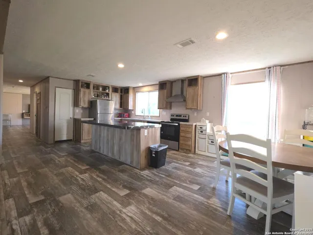 $370,000 | 290 River Park Road, Luling, TX 78648