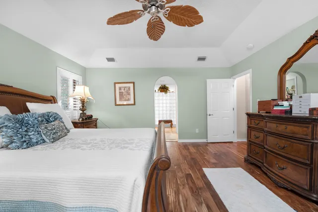 a view of a tennis court