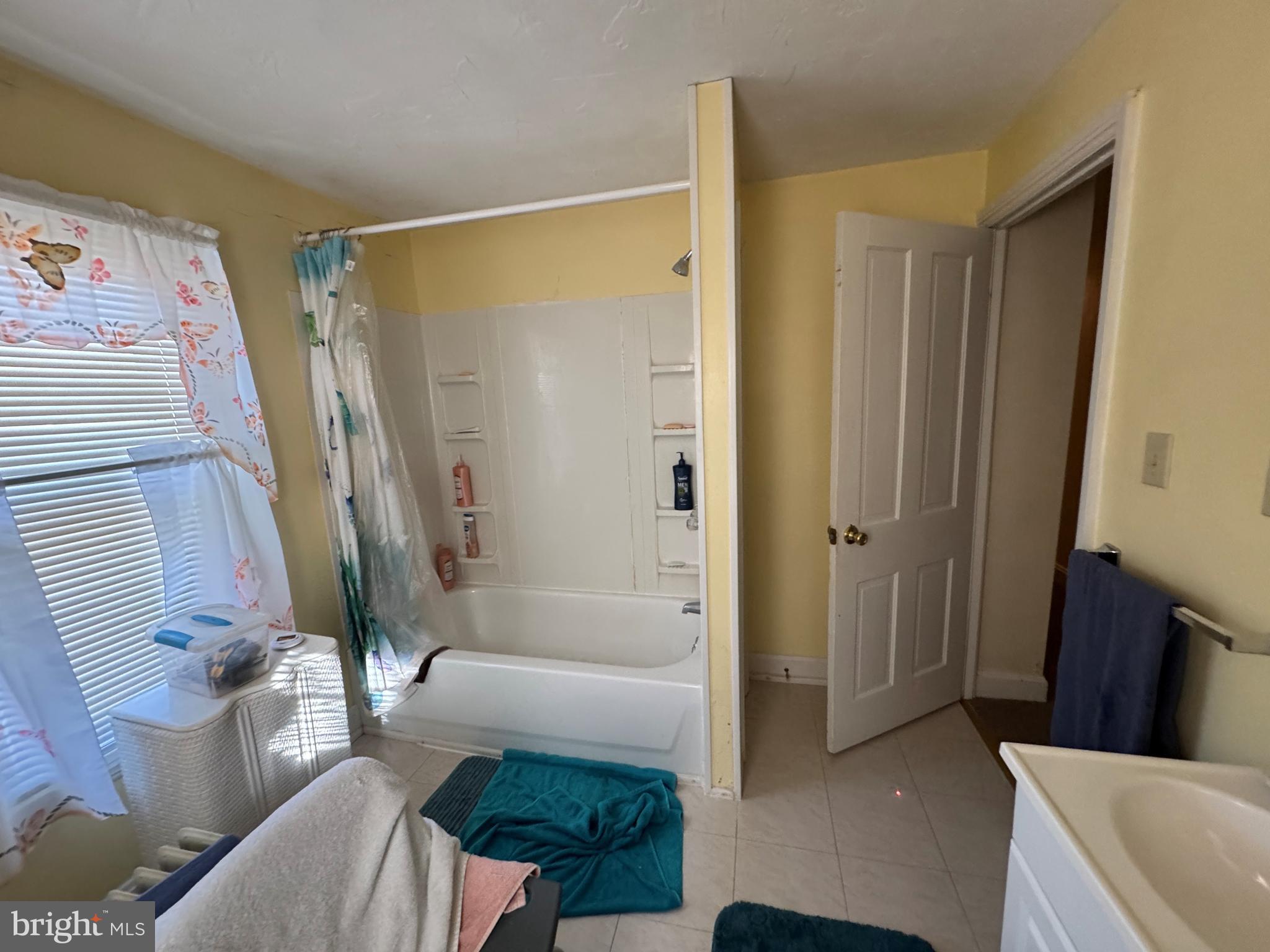 14516 Pen Mar High Rock Road Cascade, MD 21719 - Photo 10 of 20 a bathroom with a tub shower sink and toilet