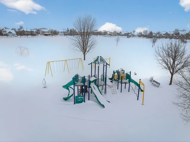 a picture of a book and a white house