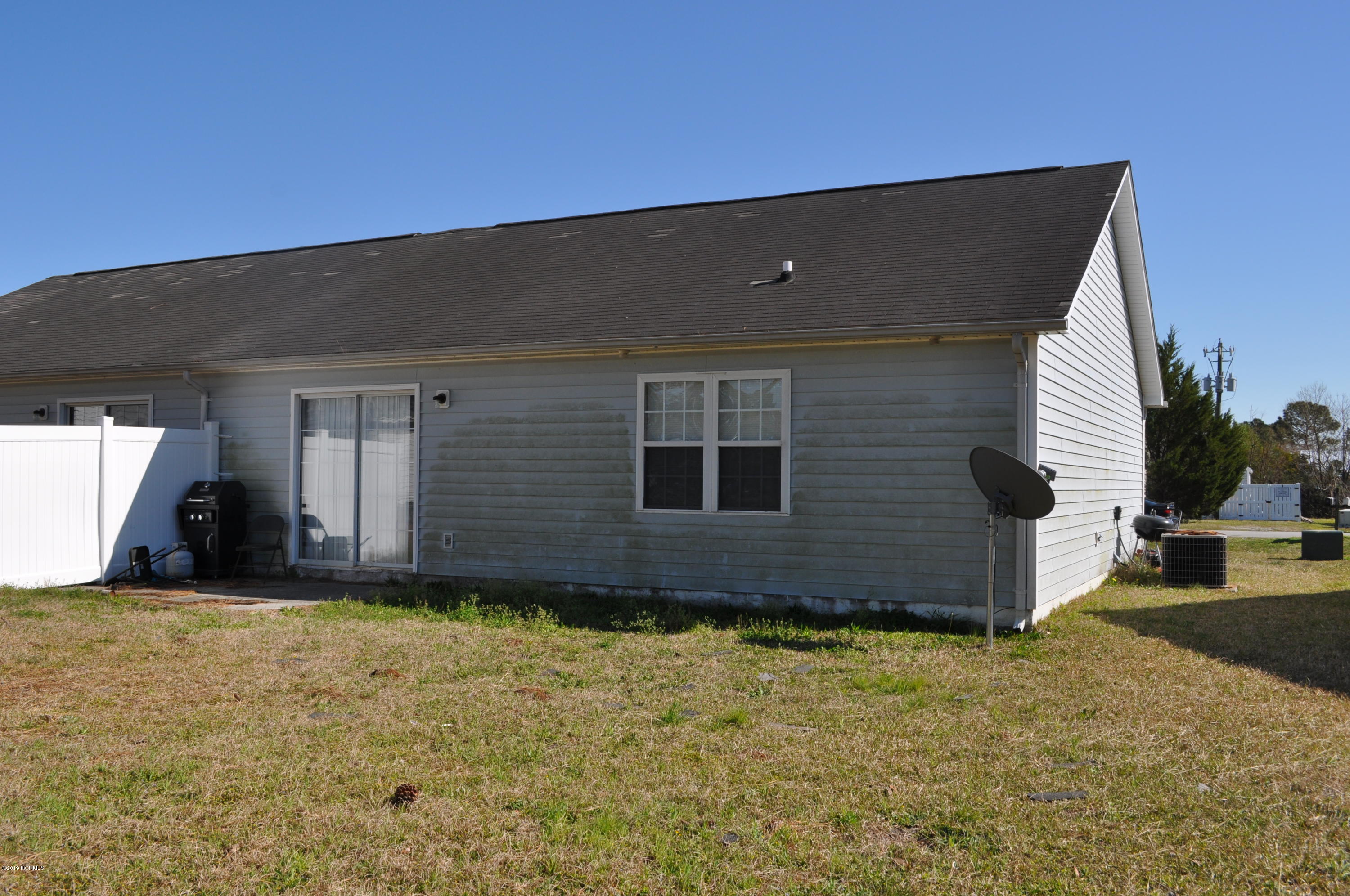 117 Charlton Road Hubert, NC 28539 - Photo 2 of 12 DSC_0201