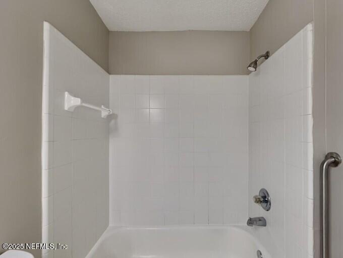 844 MacKenzie Circle St. Augustine, FL 32092 - Photo 16 of 20 a bathroom with a bathtub