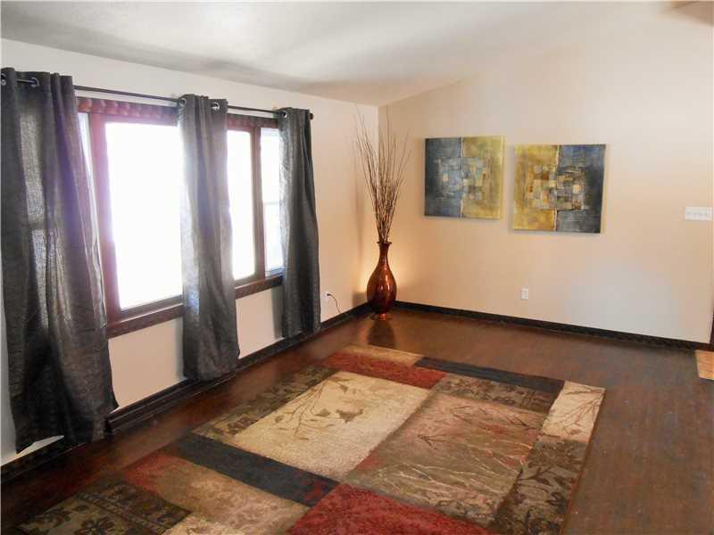 774 Pine Glenn Road Pulaski, PA 16143 - Photo 4 of 19 Living Room.