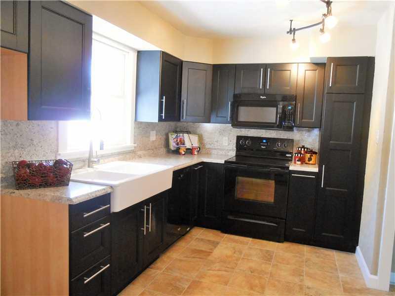 774 Pine Glenn Road Pulaski, PA 16143 - Photo 8 of 19 Kitchen.