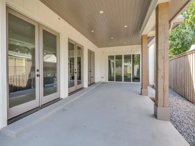 a view of an entryway with an outdoor space