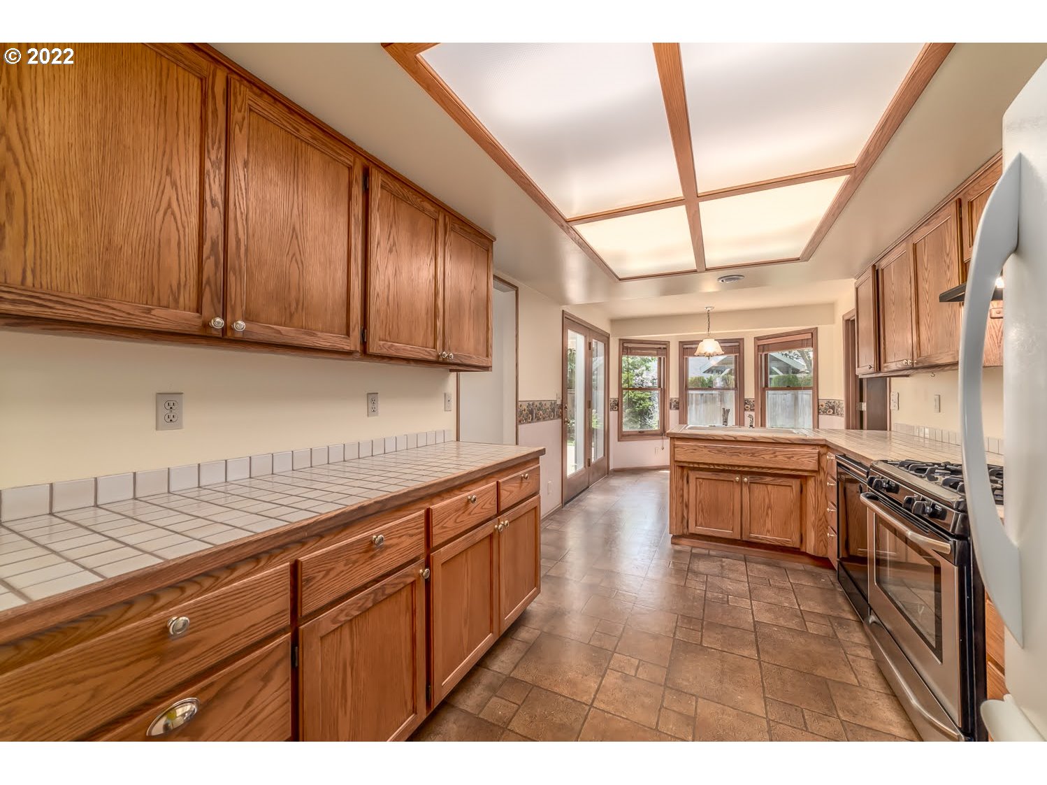 3166 W Street Springfield, OR 97477 - Photo 11 of 32 a large kitchen with granite countertop a stove and cabinets