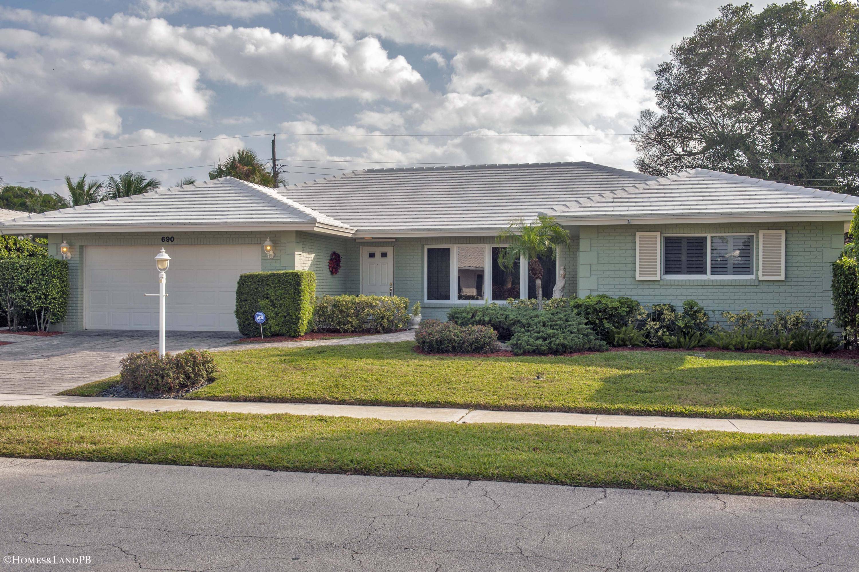 690 Elm Tree Lane Boca Raton, FL 33486 - Photo 1 of 20 Front View