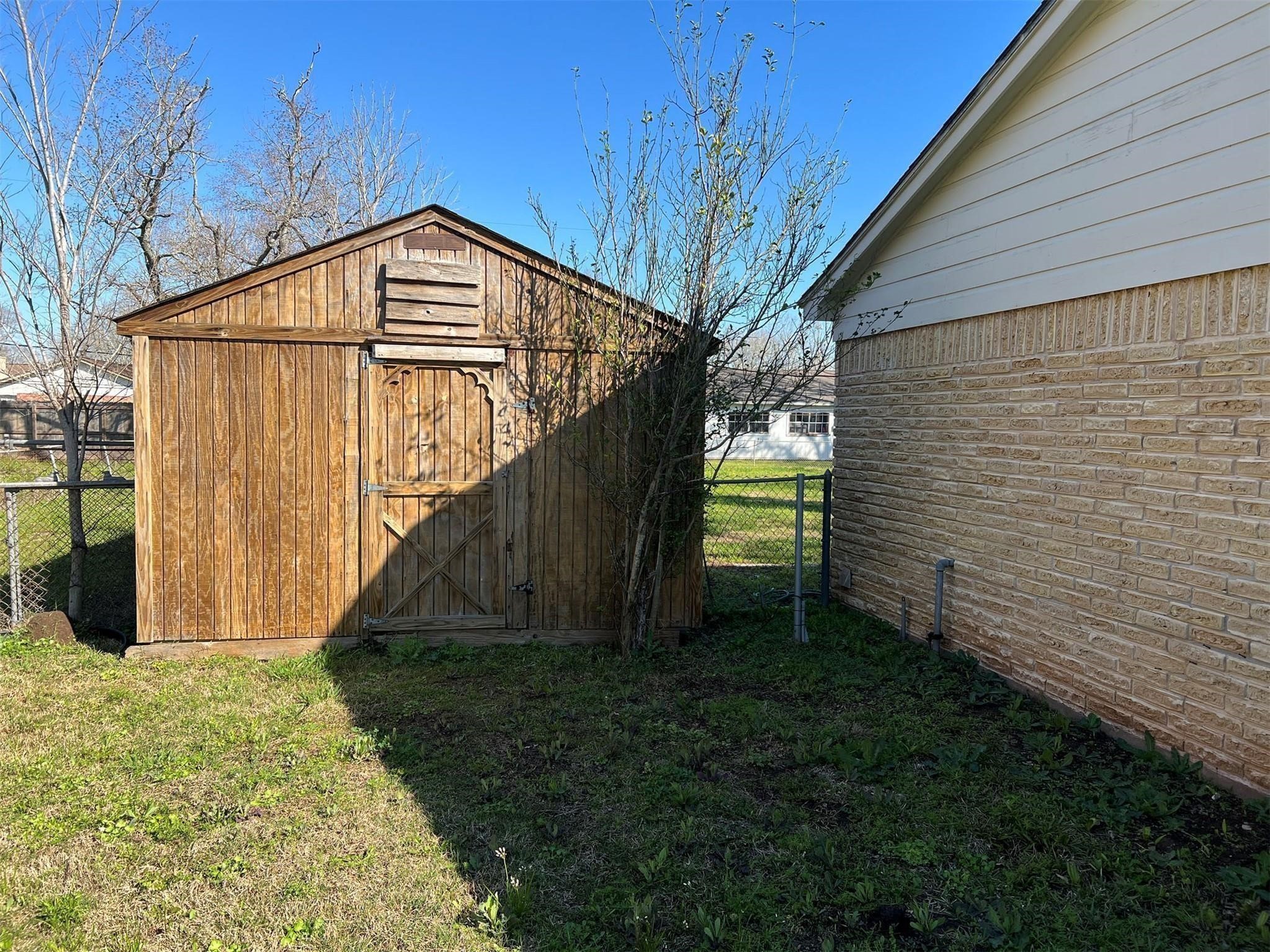 224 Stuart Street Clute, TX 77531 - Photo 5 of 22