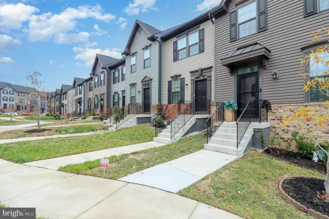a view of a house with entertaining space