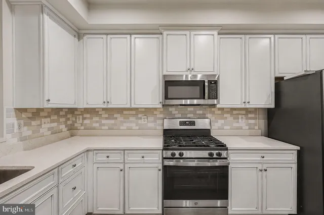 $2,595 | 2042 Track Circle, Fredericksburg, VA 22401