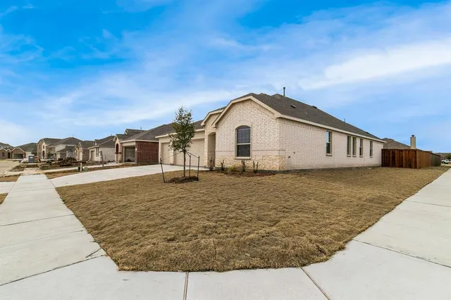 $2,740 | 800 Chip Street, Little Elm, TX 75068