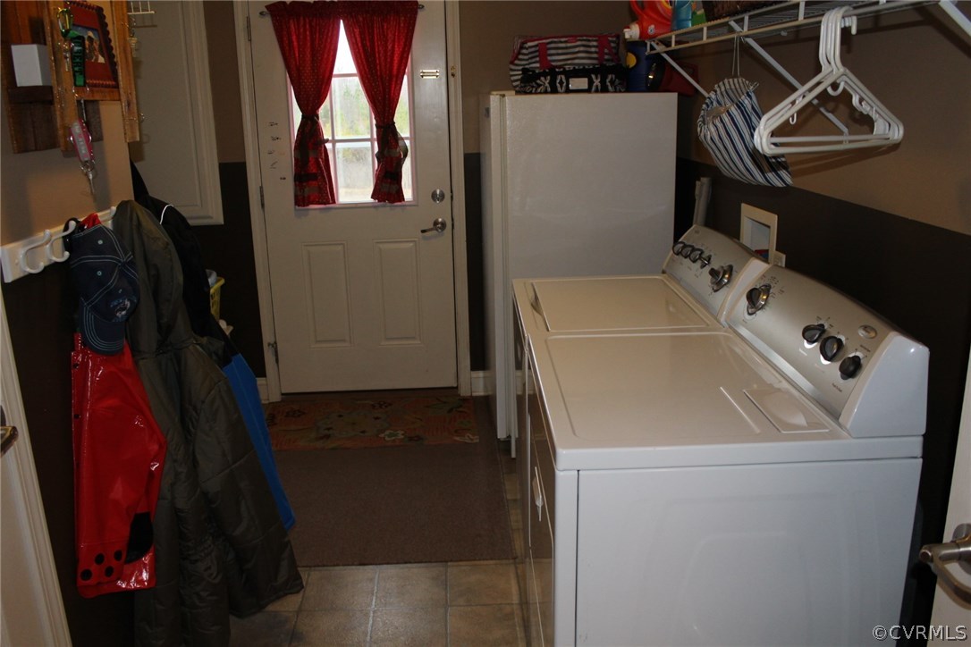 634 Holman Mill Road Farmville, VA 23901 - Photo 13 of 43 a utility room with dryer and washer