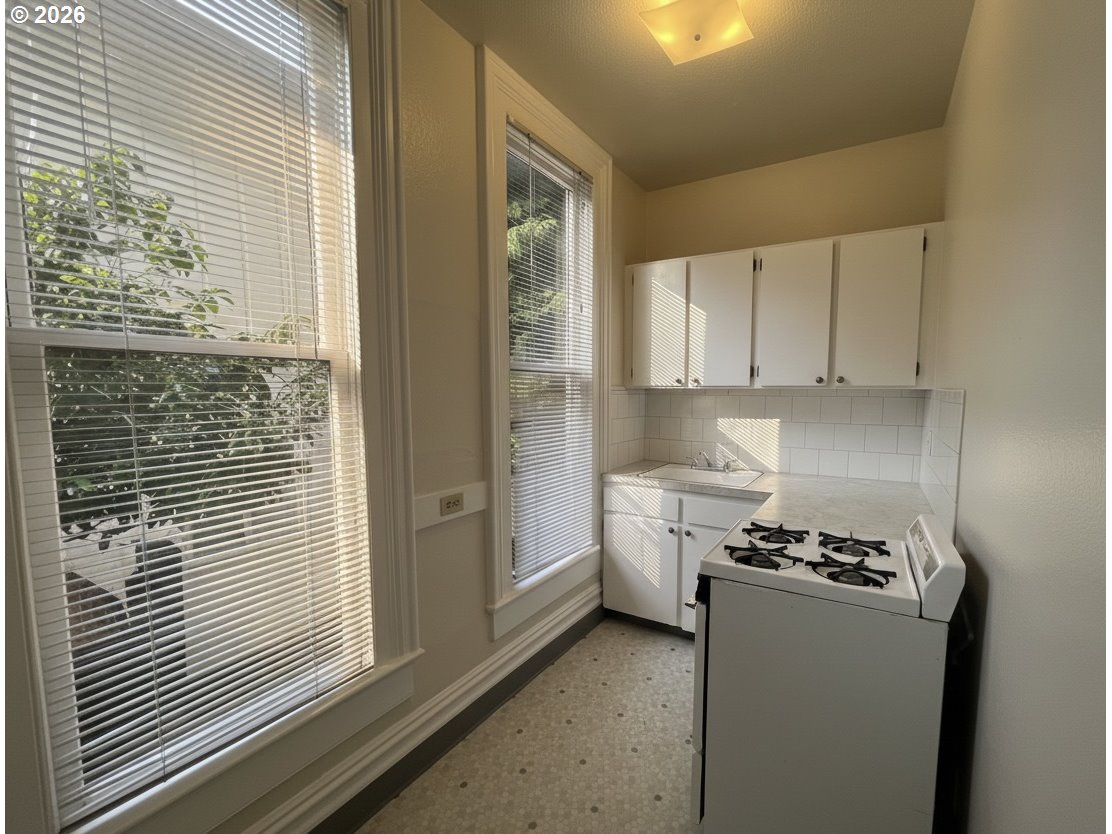 2625 Southeast Stark Street Portland, OR 97214 - Photo 6 of 25