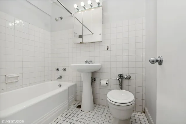 $1,700 | 4950 North Marine Drive, Unit 1001, Chicago, IL 60640