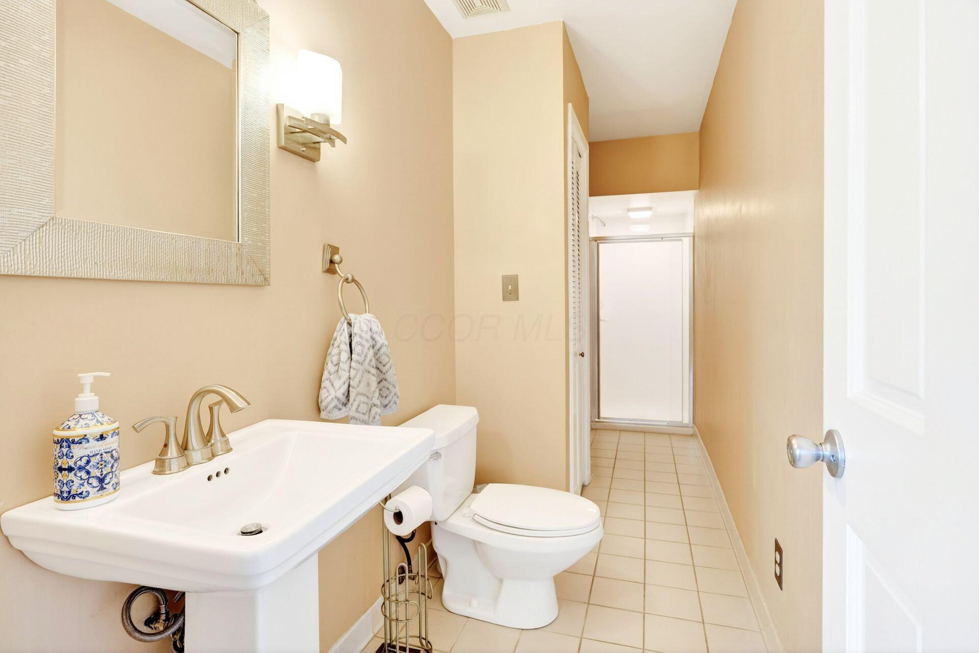 2433 Brookwood Road Columbus, OH 43209 - Photo 33 of 105 First Floor Second Full Bathroom