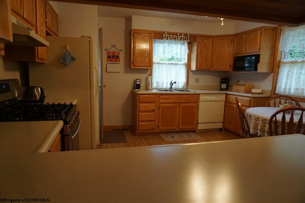 5264 Fairmont Road Rivesville, WV 26588 - Photo 3 of 16 Gallery Image 3