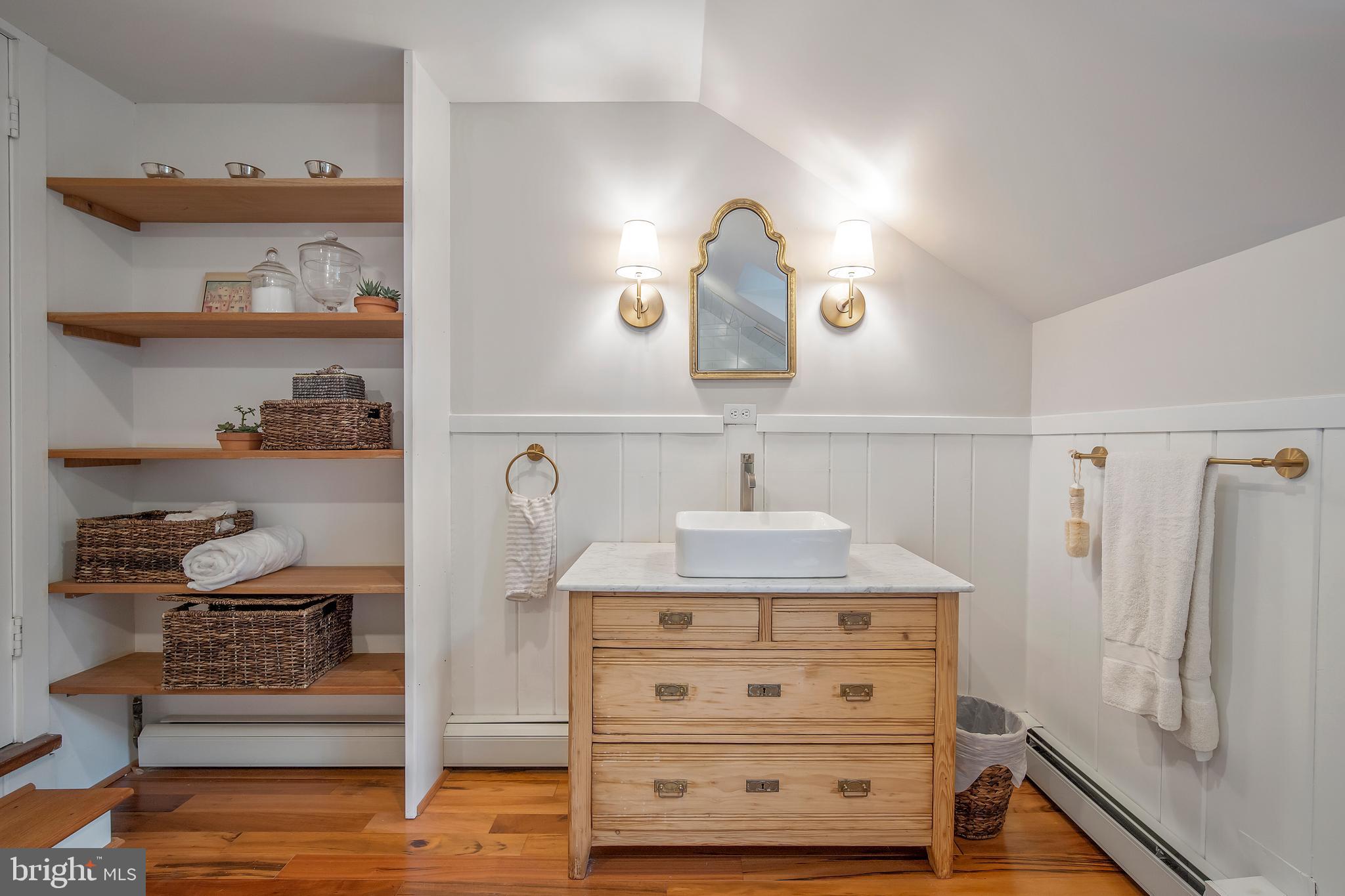 24501 Peach Tree Road Clarksburg, MD 20871 - Photo 37 of 81 2nd level bath
