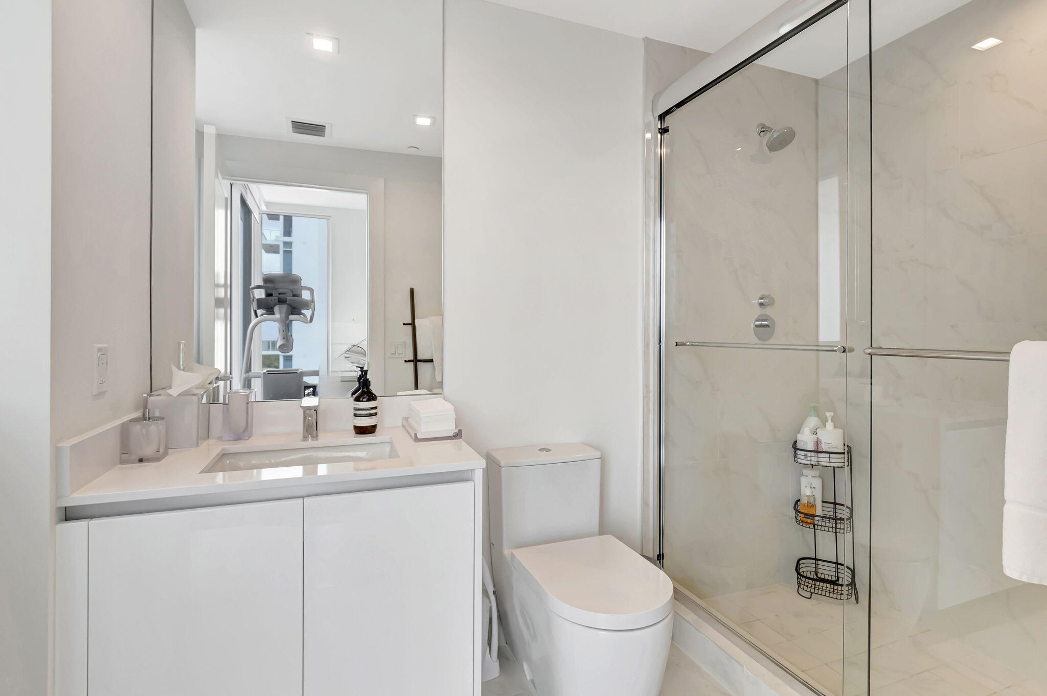 20155 Boca W Drive, Unit C601 Boca Raton, FL 33434 - Photo 17 of 46 Second Bathroom