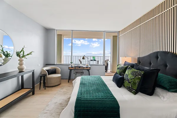 $1,095,000 | 1000 North Lake Shore Plaza, Unit 49A, Chicago, IL 60611