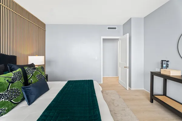 $1,095,000 | 1000 North Lake Shore Plaza, Unit 49A, Chicago, IL 60611