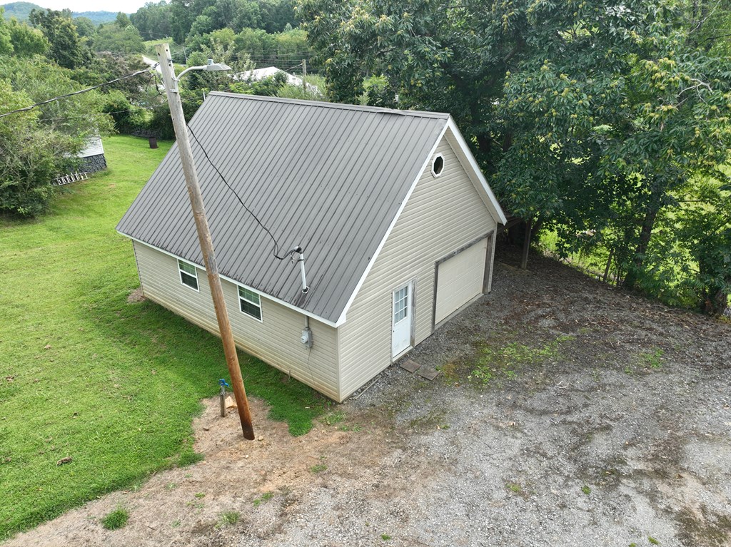 903 Village Road Hiawassee, GA 30546 - Photo 3 of 59