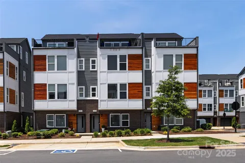 $700,000 | 2108 Bryant Park Drive, Charlotte, NC 28208